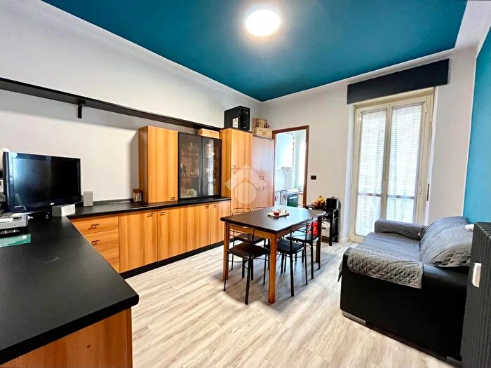 Appartamento trilocale in vendita in Via Drusacco, Torino