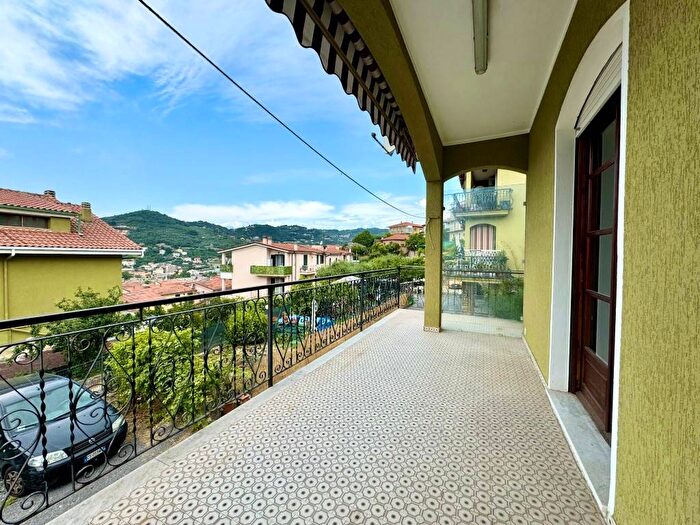 Appartamento quadrilocale in affitto in Via Privata Mazza, Oneglia, Imperia