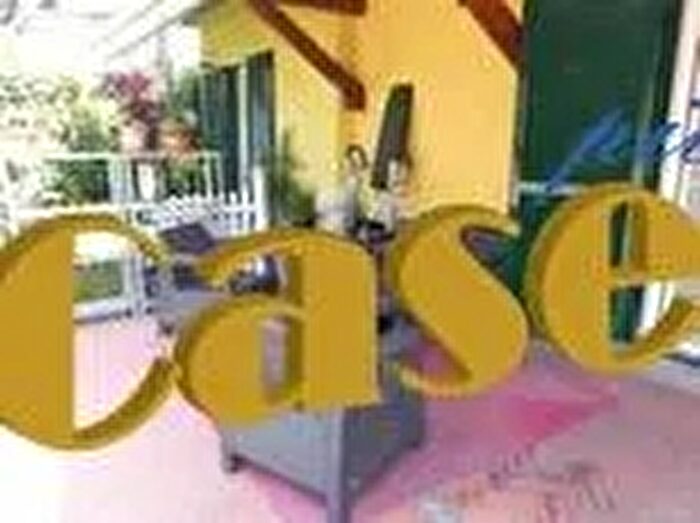 Casa con 9 locali in vendita in Viareggio