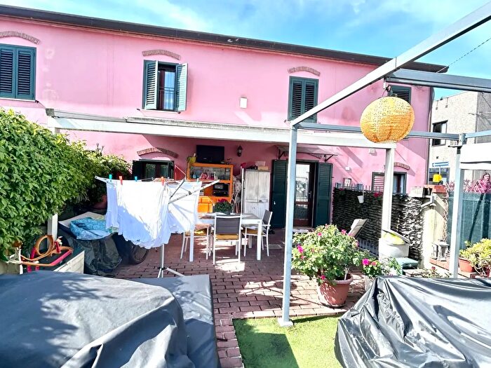 Casa quadrilocale in vendita in Via del Murello, Sarzana