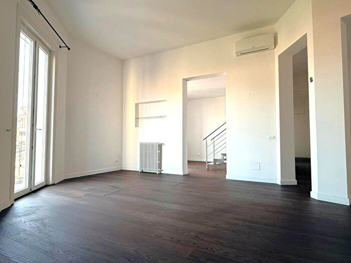 Appartamento con 6 locali in vendita in Via Houel, Palermo