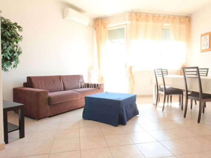 Appartamento trilocale in affitto in Viale Caio Valerio Catullo, Centro, Riccione