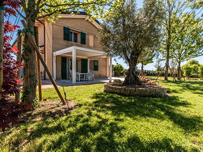 Casa con 5 locali in vendita in Via Ballina, Granarolo DellEmilia