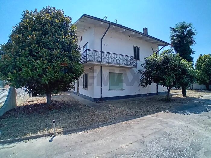 Casa con 8 locali in vendita in Riva del Po