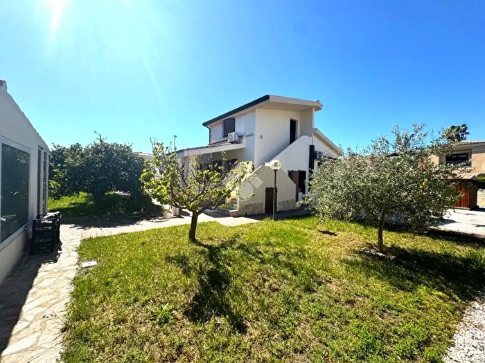 Casa con 6 locali in vendita in Via delle Magnolie, Budoni