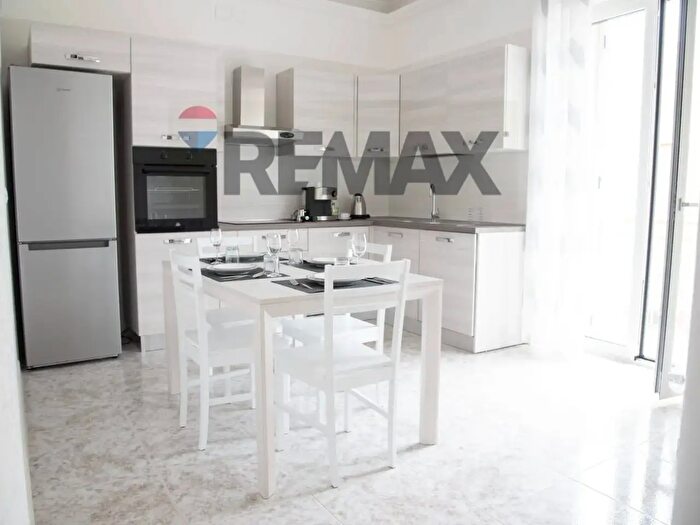 Appartamento trilocale in affitto in Via IV Novembre, Manfredonia