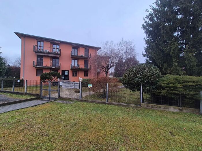 Appartamento trilocale in vendita in Via Montebianco, Villa Guardia