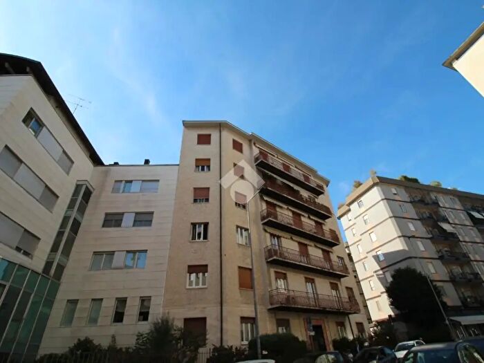 Appartamento quadrilocale in vendita in Via IV Novembre, Bergamo