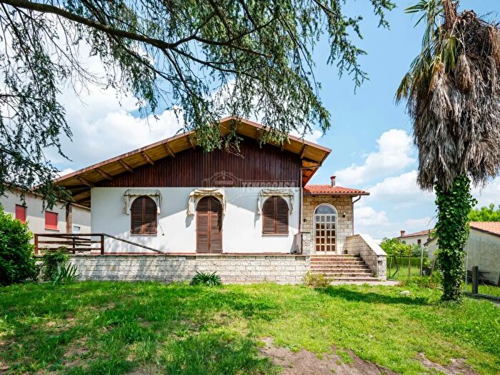 Casa quadrilocale in vendita in Via Anita Garibaldi Dodici Morelli, Cento