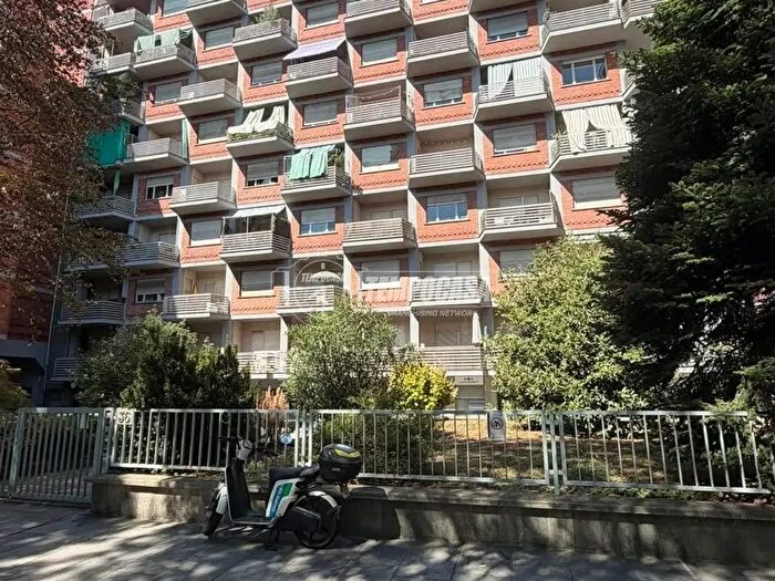 Appartamento trilocale in vendita in Corso Lione, Torino