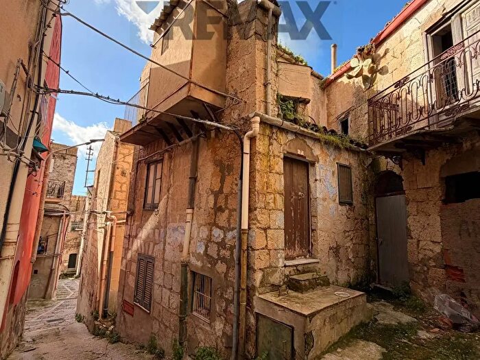 Casa con 5 locali in vendita in Via Stampa, Mussomeli