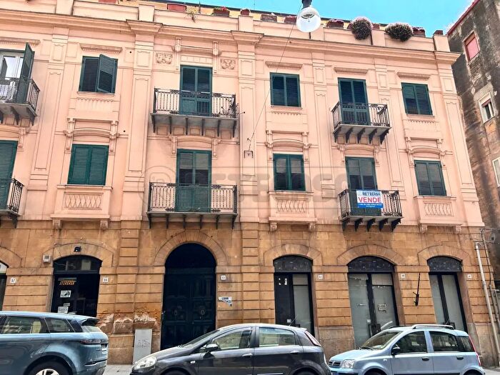 Appartamento trilocale in vendita in Via Redentore, Caltanissetta