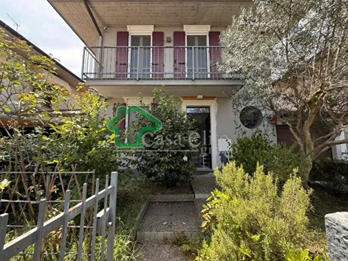 Casa quadrilocale in vendita in Viale Venezia, Lodi