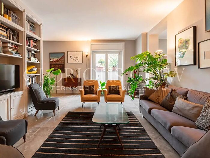 Appartamento con 5 locali in vendita in Viale Lunigiana, Milano