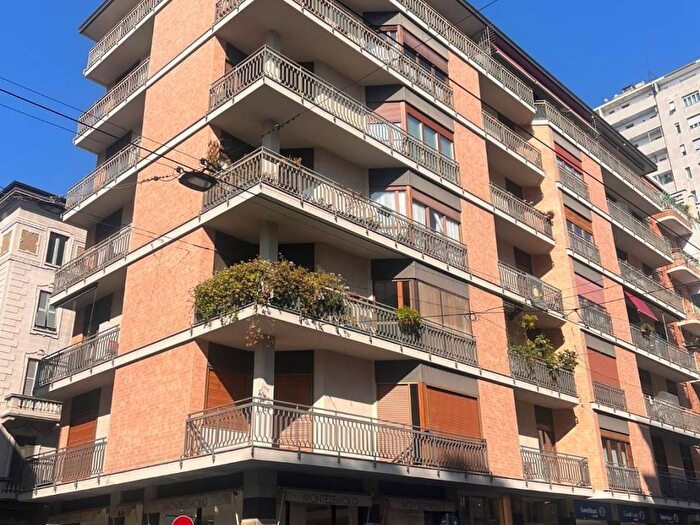 Appartamento trilocale in affitto in Corso Genova, Milano