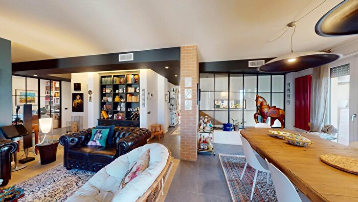 Appartamento con 10 locali in vendita in Via del Righetello, Perugia