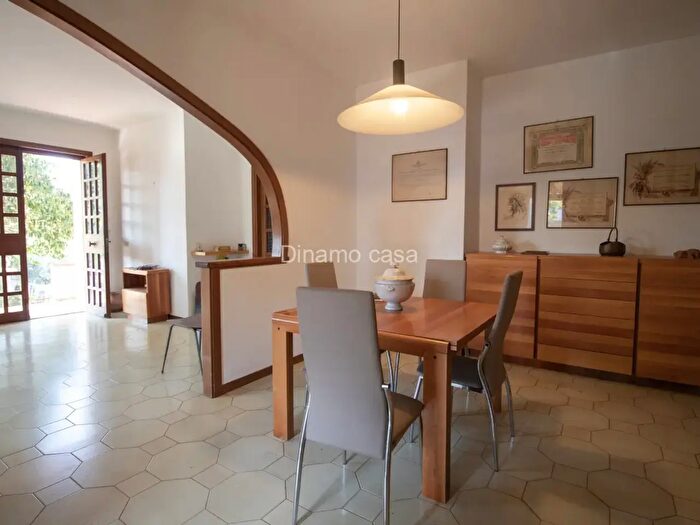 Casa quadrilocale in vendita in Via Ugo Foscolo, Montale