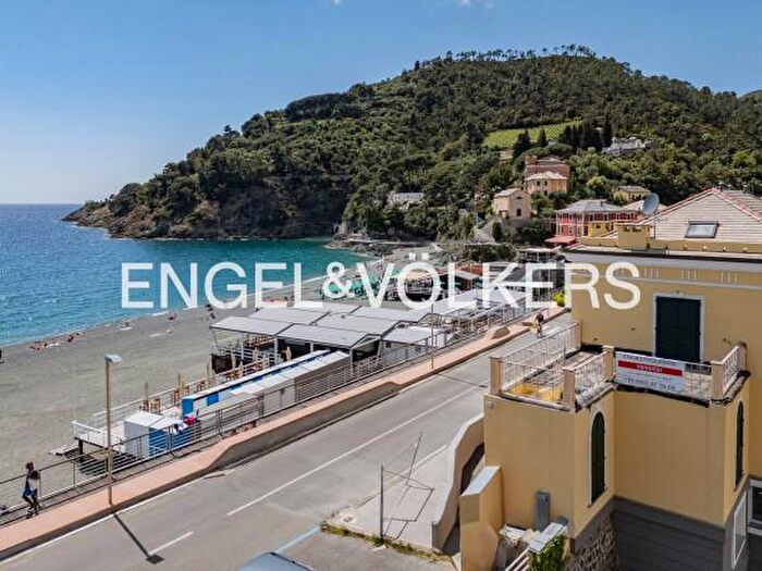 Appartamento quadrilocale in vendita in Via Fratelli Rezzano, Bonassola