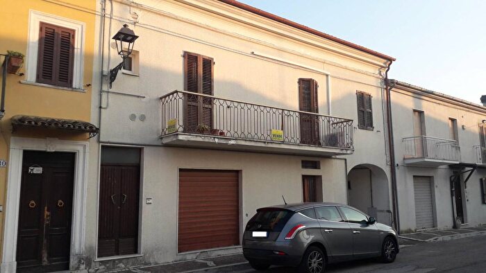 Casa con 17 locali in vendita in Via Vittorio Emanuele Iii°, Turrivalignani