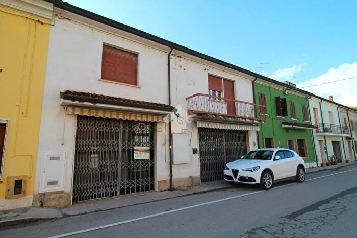 Casa quadrilocale in vendita in Via Dalmazio Caretta, Suzzara