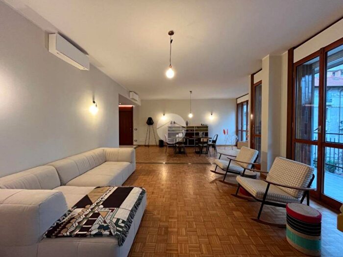 Appartamento quadrilocale in affitto in Via Marcona, Indipendenza, Milano