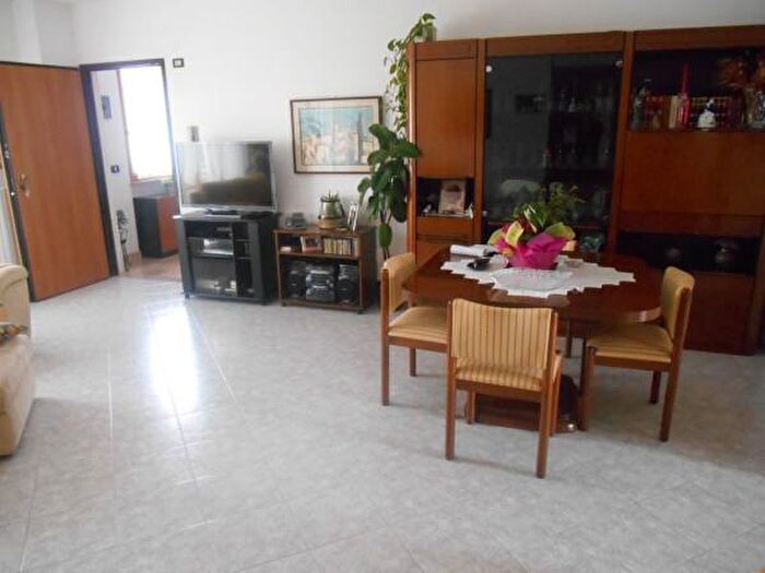 Casa con 5 locali in vendita in Largo Due Querce, Monsano