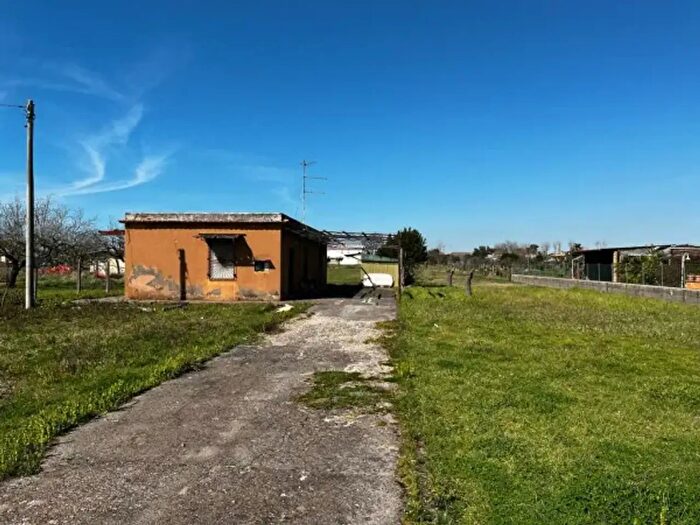 Casa quadrilocale in vendita in Via Trevi, Nettuno