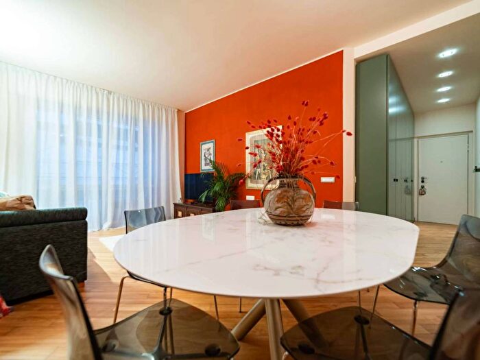 Appartamento trilocale in affitto in Via Luigi Canonica, Paolo Sarpi, Milano