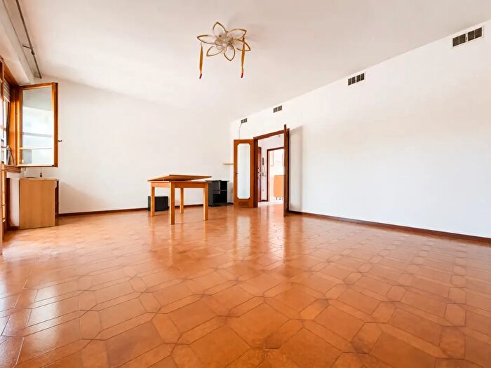 Appartamento con 5 locali in vendita in Pontedera