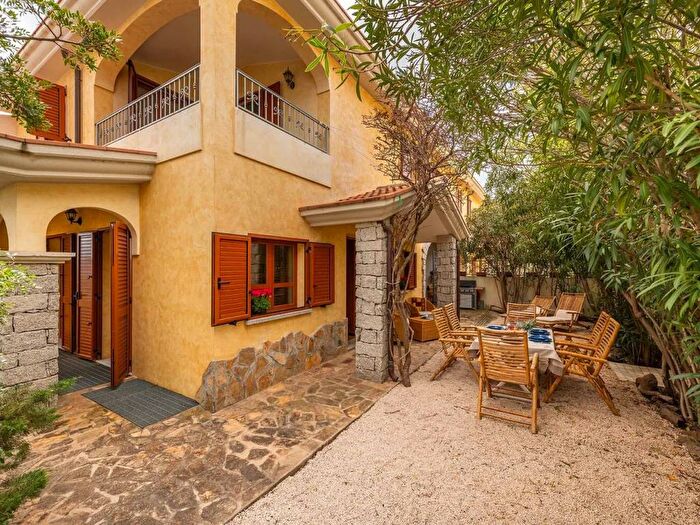 Casa con 6 locali in affitto in Dorgali