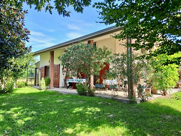 Casa con 5 locali in vendita in Gruaro