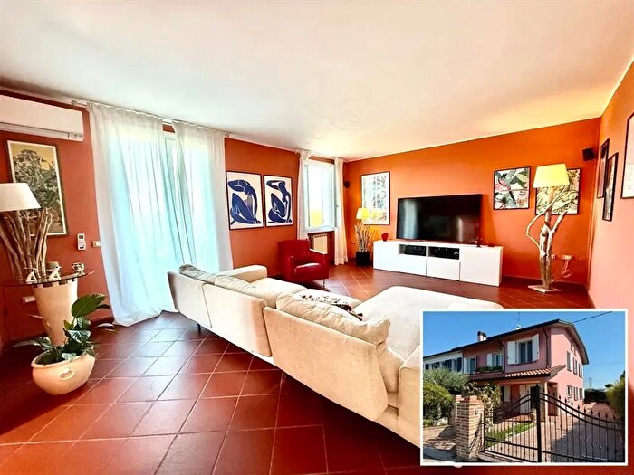 Casa con 8 locali in vendita in Via Canaletta, Ravenna