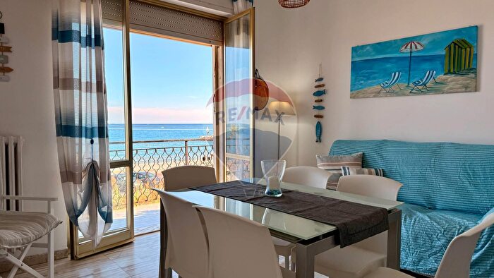 Appartamento quadrilocale in vendita in Via delle Olivette, Loano