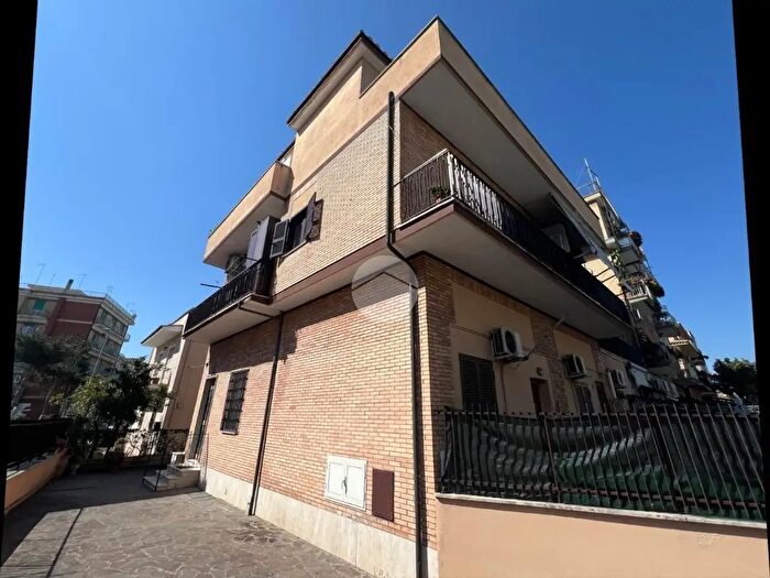 Appartamento trilocale in vendita in Via Francesco Bianchi, Roma