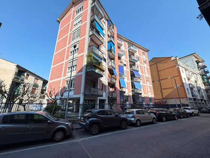 Appartamento con 5 locali in vendita in Via Armando Diaz, Corsico