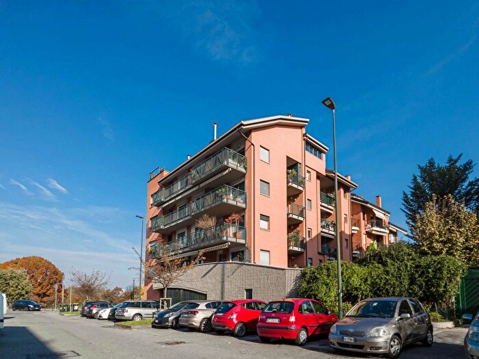 Appartamento con 5 locali in vendita in Via Salbertrand, Torino