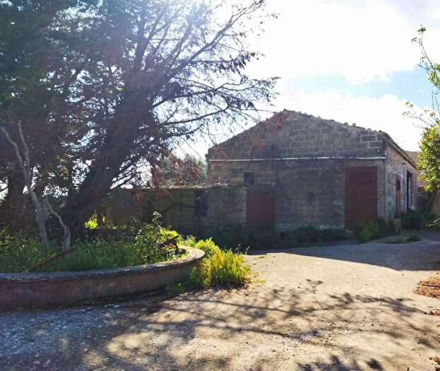 Casa con 7 locali in vendita in Contrada Trebbalate, Modica