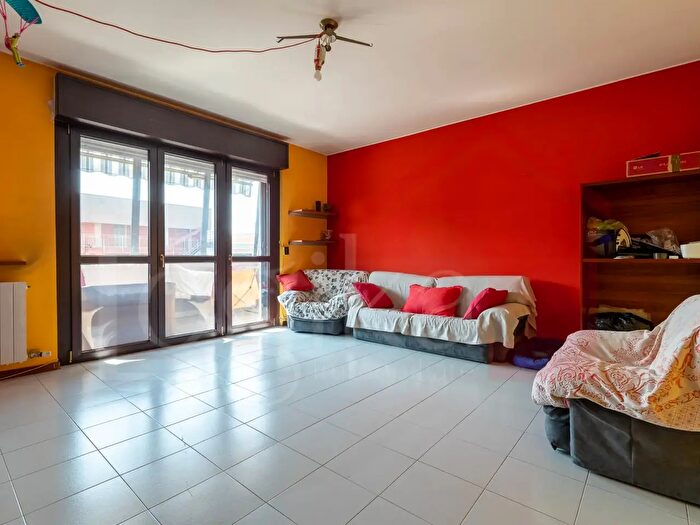 Appartamento trilocale in vendita in Via Marche, Pieve Emanuele