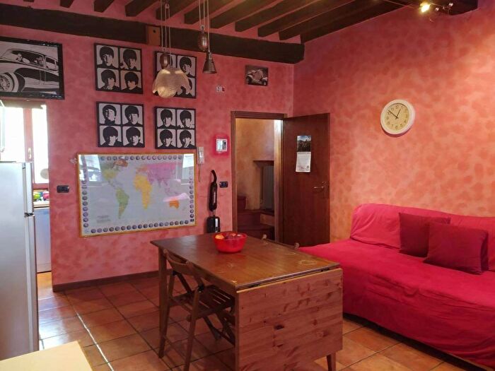 Appartamento trilocale in affitto in Strada Giuseppe Mazzini, Centro Storico, Parma
