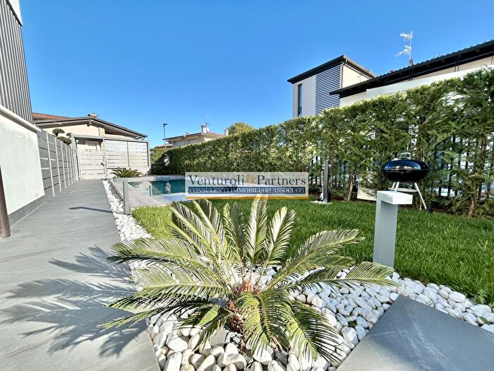 Appartamento con 5 locali in vendita in Via Cassio, Desenzano Del Garda