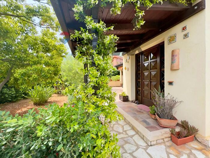 Casa con 11 locali in vendita in Via Agnelleria, Carini