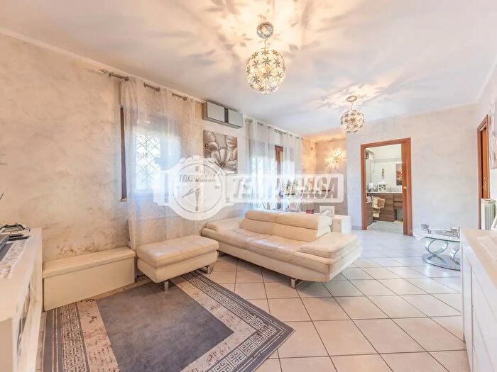 Appartamento trilocale in vendita in Roma