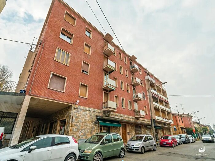 Appartamento trilocale in vendita in Via Raffaele Bombelli, Bologna