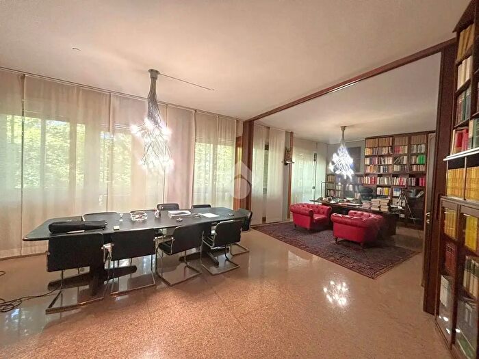 Appartamento quadrilocale in vendita in Via Baluardo Quintino Sella, Novara