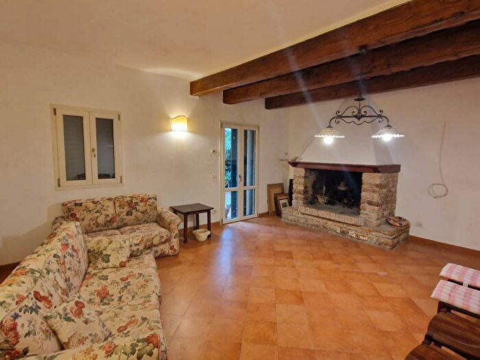 Casa con 6 locali in affitto in Via Calenzano, Centro Storico, San Miniato