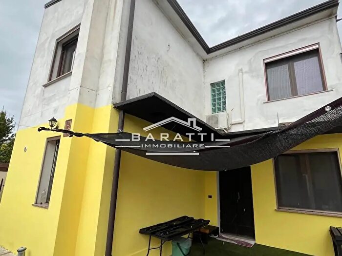 Casa con 7 locali in vendita in San Benedetto Po