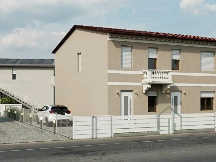 Appartamento quadrilocale in vendita in Via Novembre, Forli