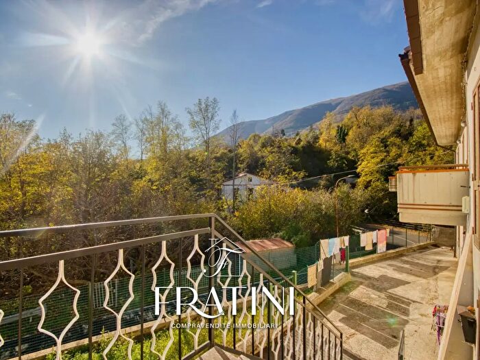 Casa quadrilocale in vendita in Frazione Piano San Pietro, Civitella Del Tronto