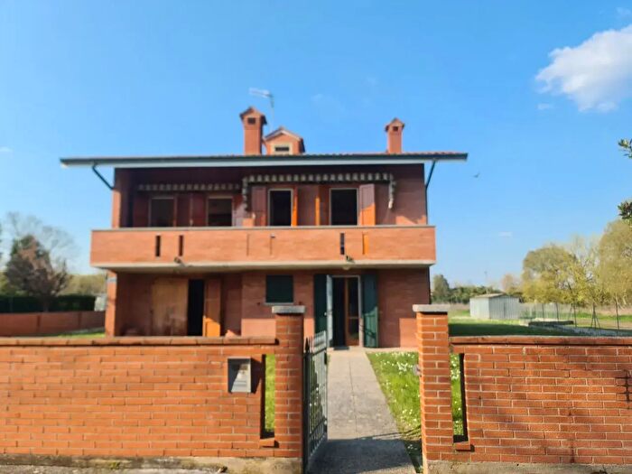 Casa trilocale in vendita in Via Fossa dAlbero, Ferrara