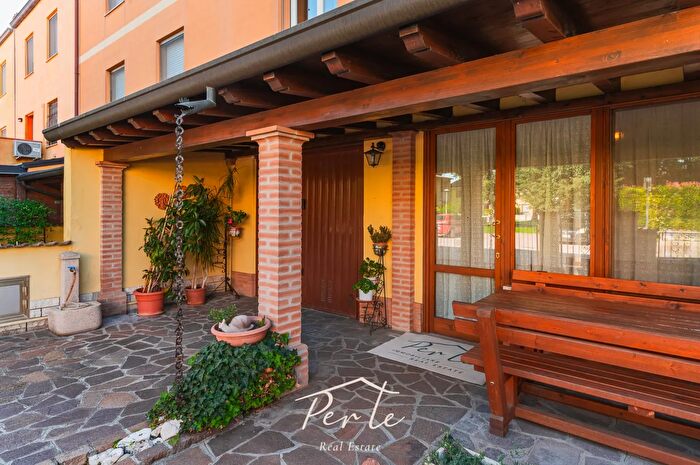 Casa in vendita in Via Andrea Costa, Borgo Virgilio